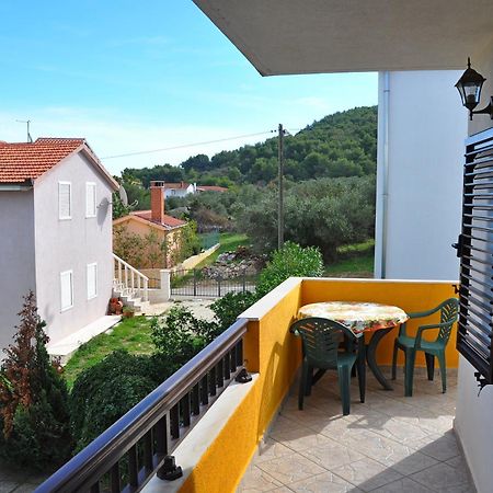 Apartments Villa Annika Слатине Экстерьер фото