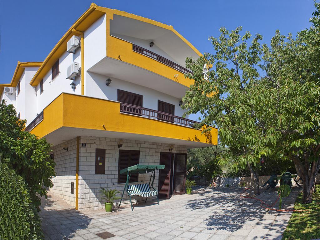 Apartments Villa Annika Слатине Экстерьер фото