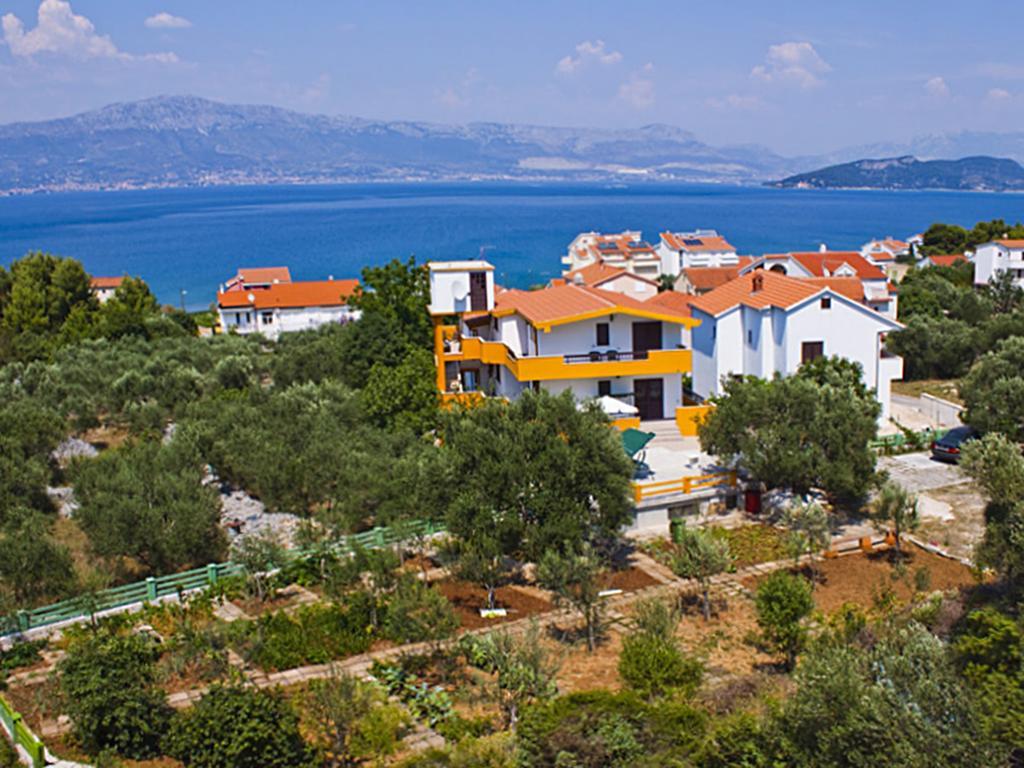 Apartments Villa Annika Слатине Экстерьер фото