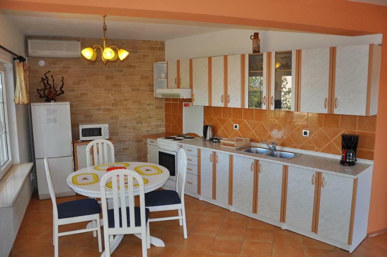 Apartments Villa Annika Слатине Экстерьер фото
