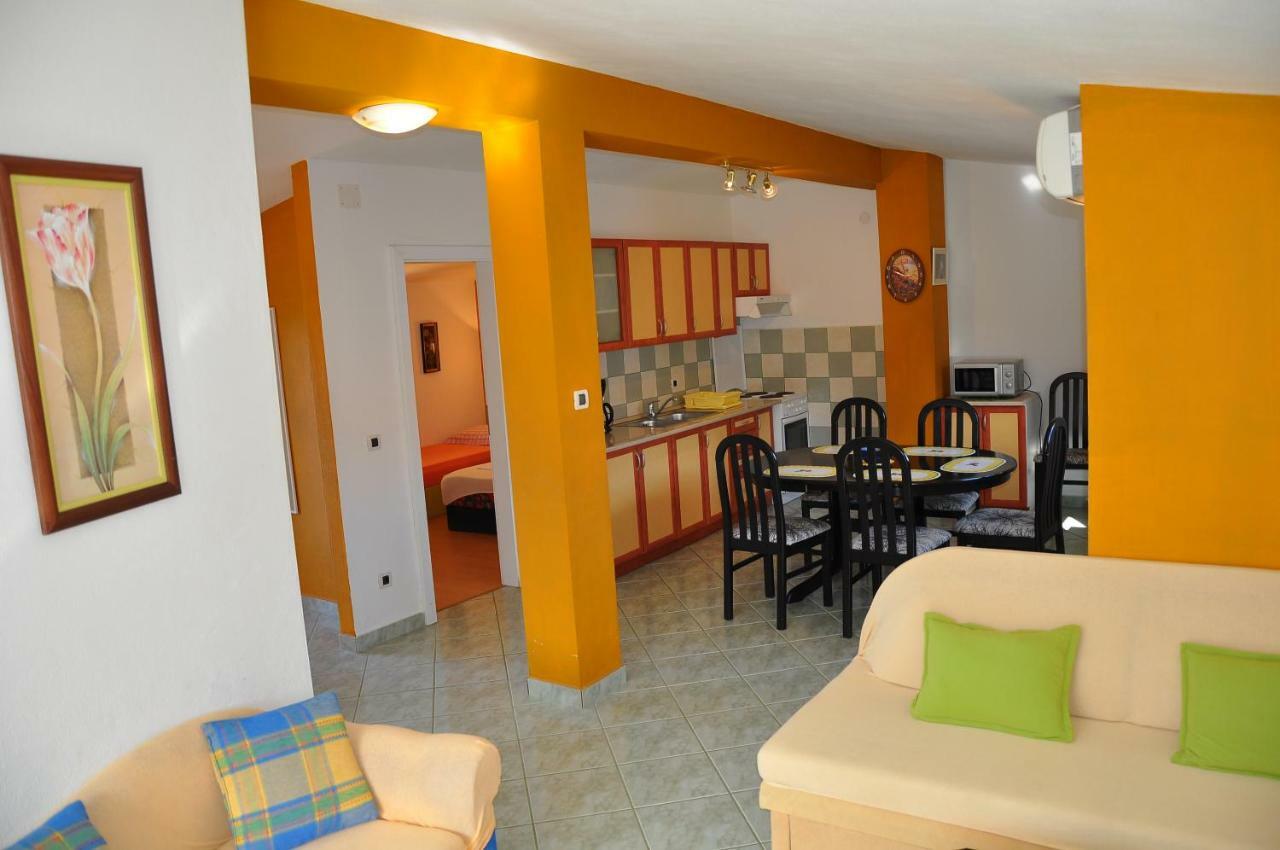 Apartments Villa Annika Слатине Экстерьер фото