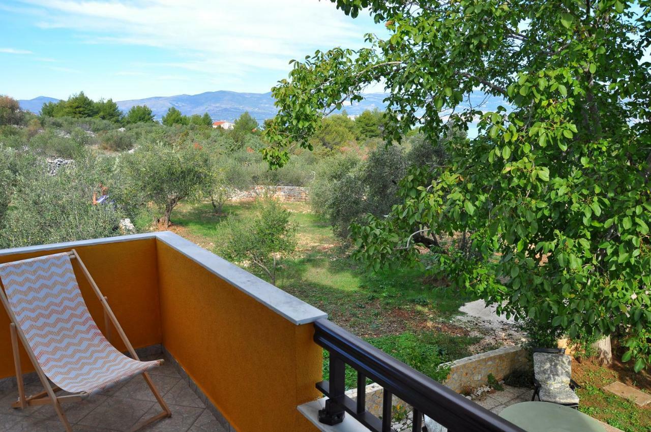 Apartments Villa Annika Слатине Экстерьер фото